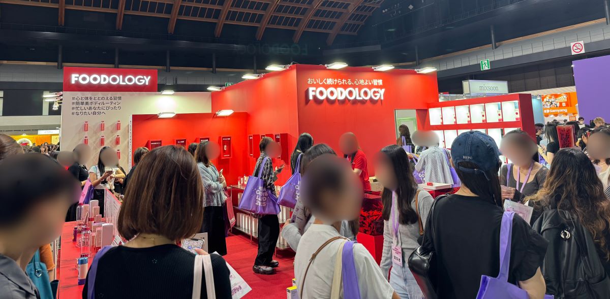 MEGA COSME LAND 2025のFOODOLOGYのブース